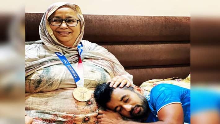 Tokyo Olympics 2020, hockey captain Manpreet Singh shares photo with his mother, says- Won't be here today without her Tokyo Olympics 2020, hockey captain Manpreet Singh shares photo with his mother, says- Won't be here today without her