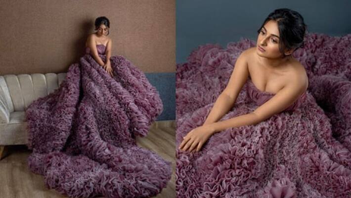 44 కేజీల హీరోయిన్ 58 కేజీల గౌను ధరిస్తే.. అయినా అందాలు దాగలేదు! | Drushyam fame Esther Anil wears 58 kg dress