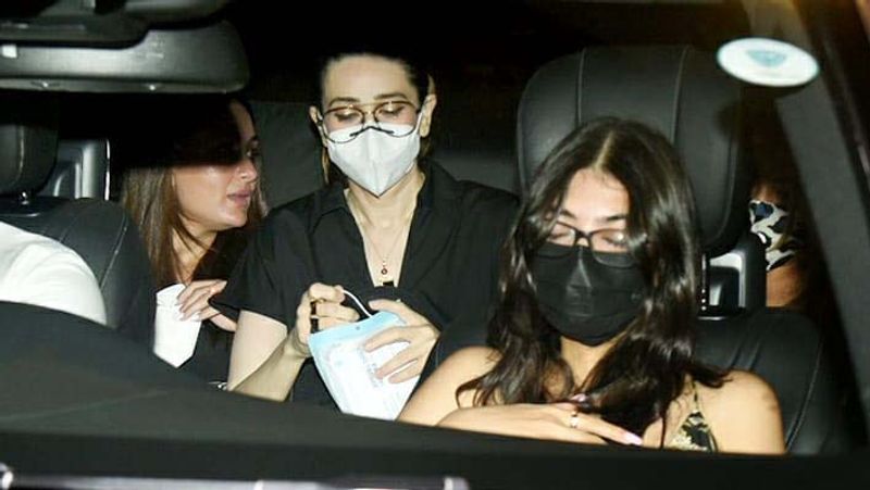 Kareena Kapoor looked angry as she was spotted with her sister Karisma Kapoor
