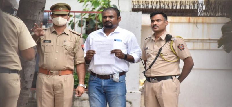 UP Police officers arrive at Shilpa Shettys Mumbai residence to issue notice on fraud case dpl