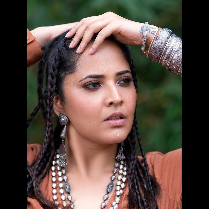netizens funny comments on Anasuya new photos