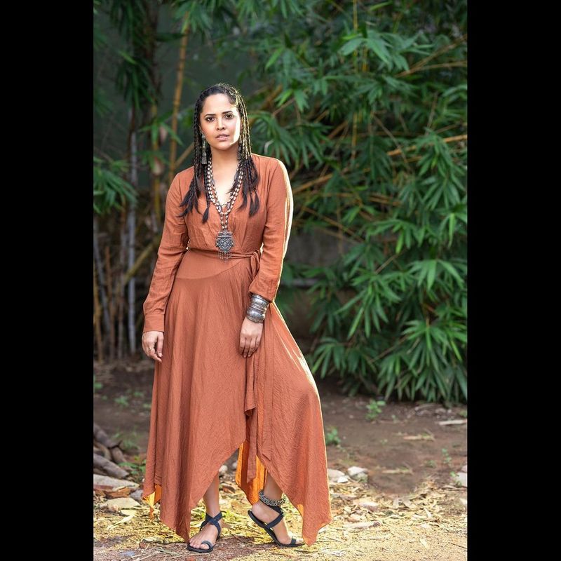 netizens funny comments on Anasuya new photos