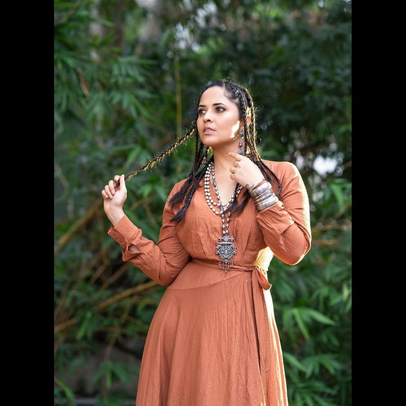 netizens funny comments on Anasuya new photos