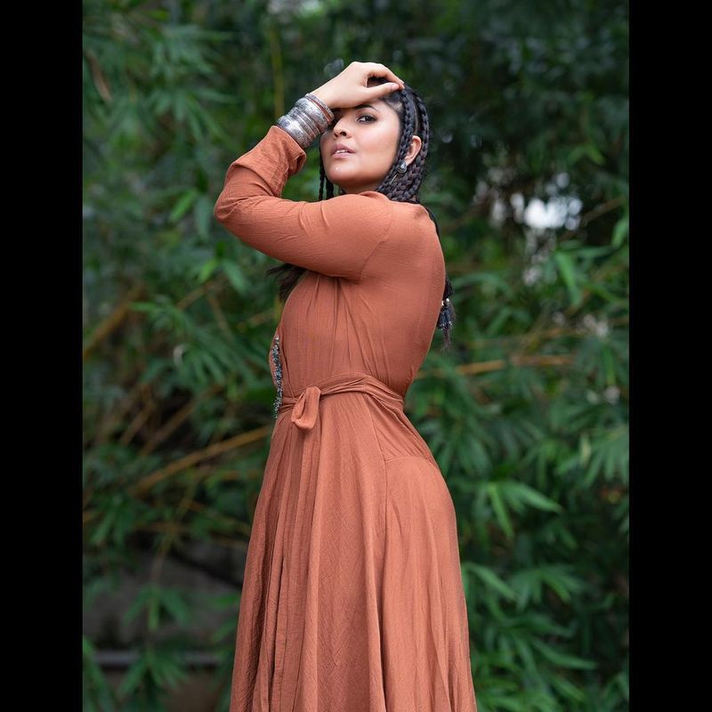 netizens funny comments on Anasuya new photos