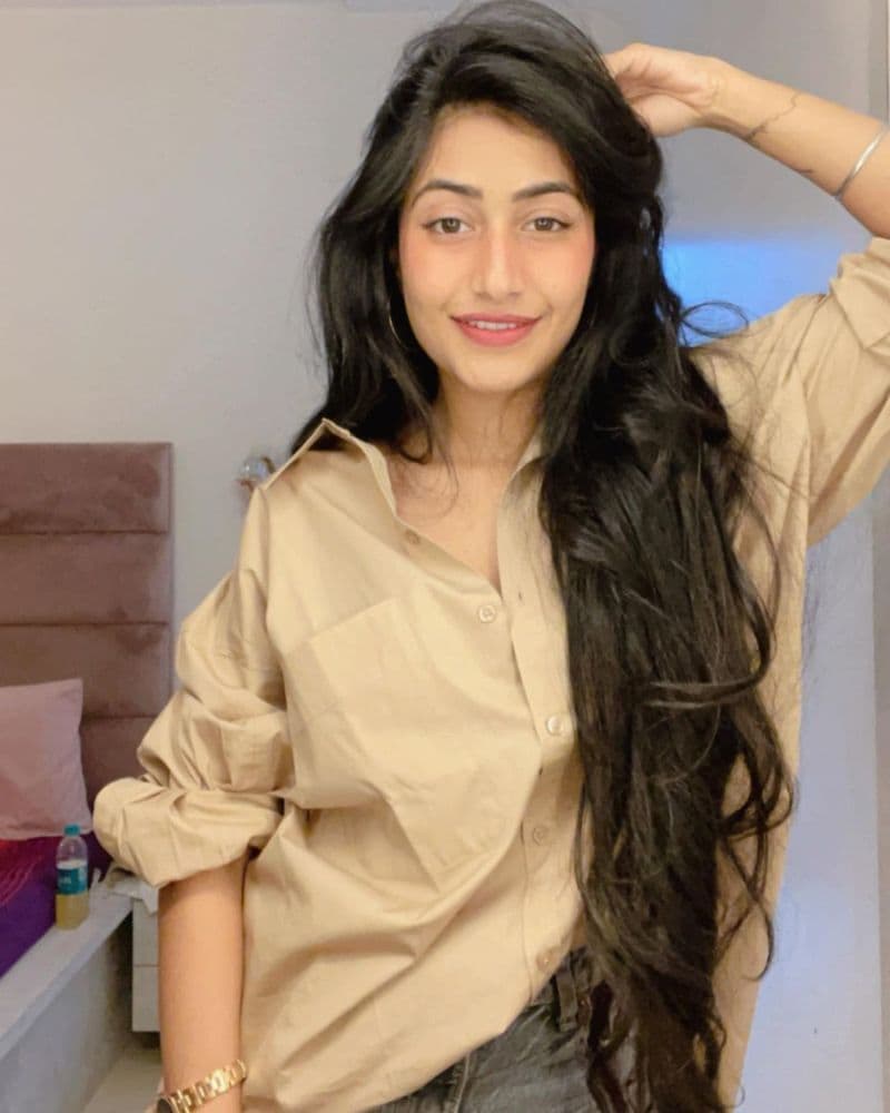 Yuzvendra Chahal's wife Dhanashree Verma dazzles in red again (See pictures)-ayh