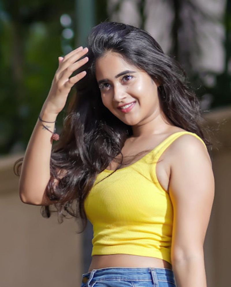 Bigg Boss 2 fame Deepth sunaina's latest photo shoot