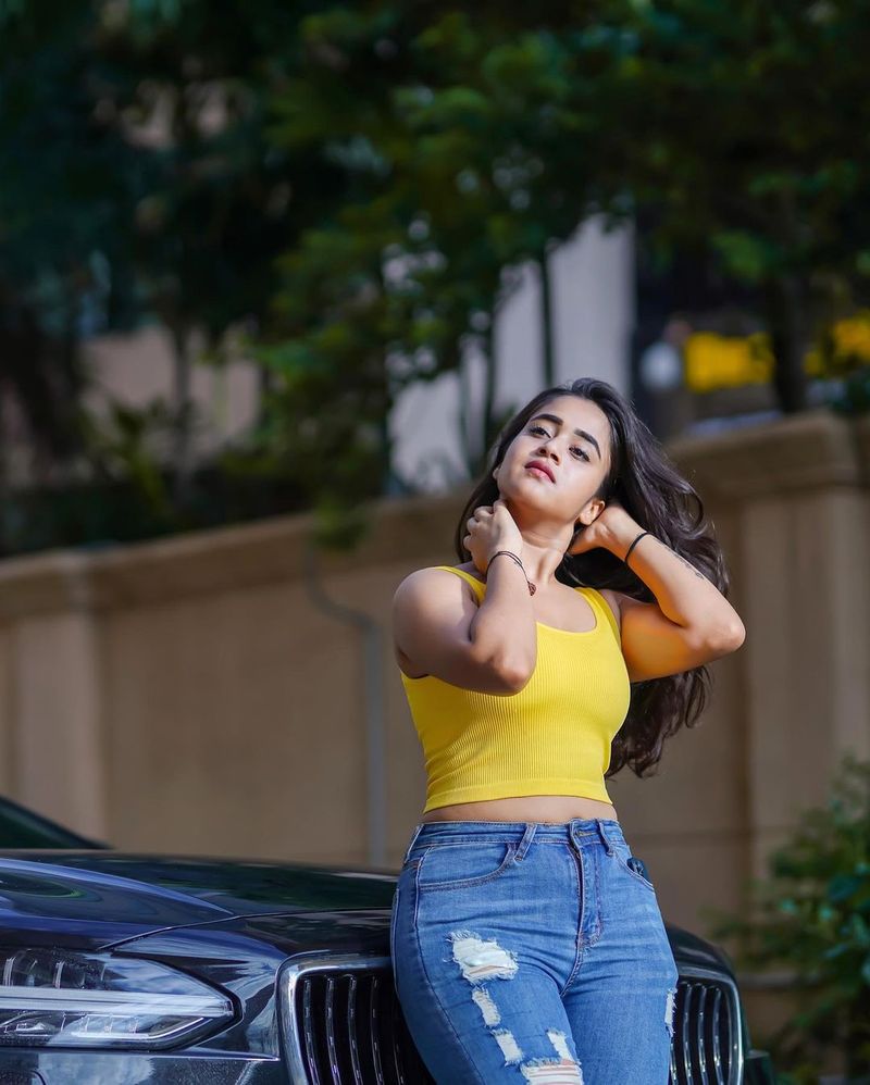 Bigg Boss 2 fame Deepth sunaina's latest photo shoot