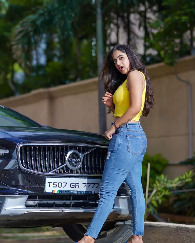 Bigg Boss 2 fame Deepth sunaina's latest photo shoot
