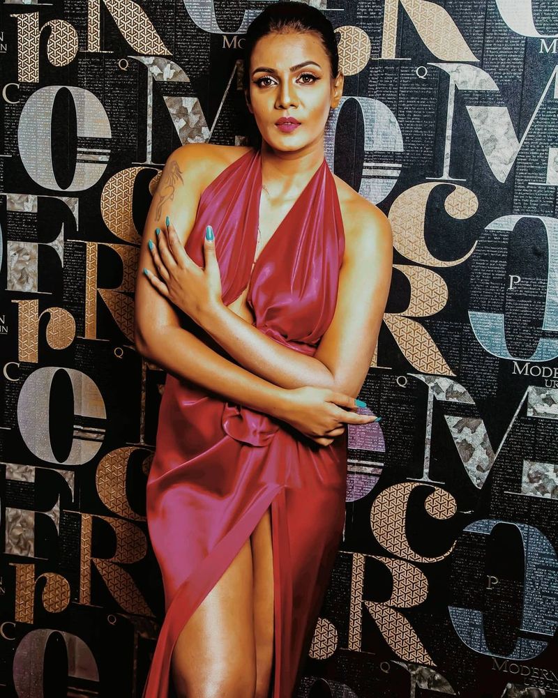 biggboss fame meera mithun bold and sensational comments on cinema industry