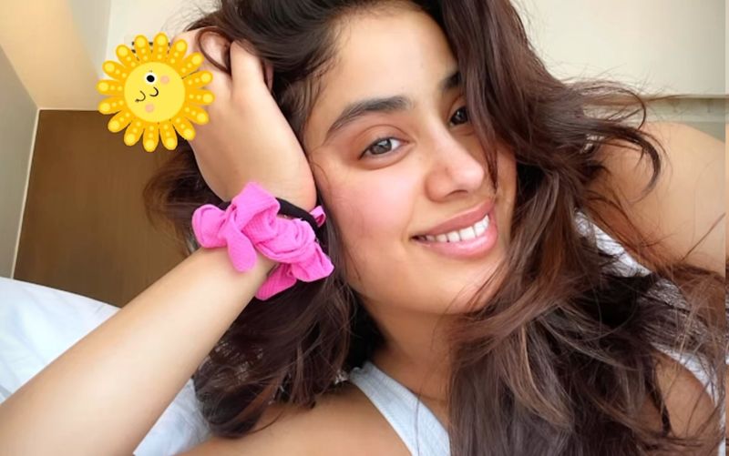 sridevi daugher janhvi kapoor top hot show mesmerizing netizens fall with her glamour