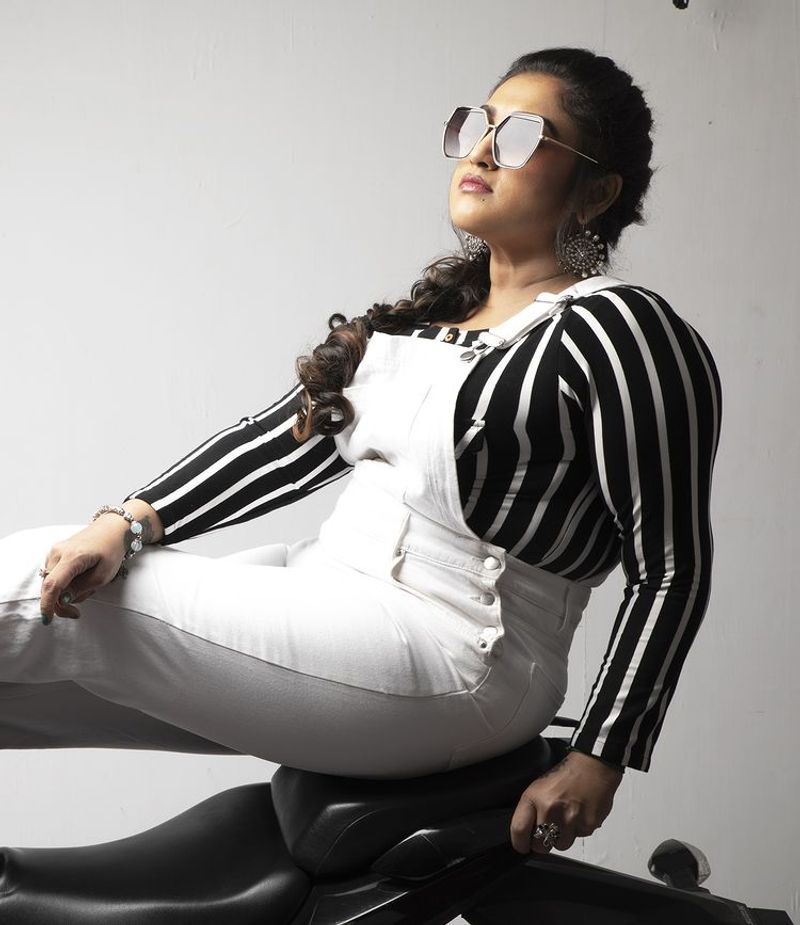 biggboss vanitha vijayakumar latest hot photo gallery