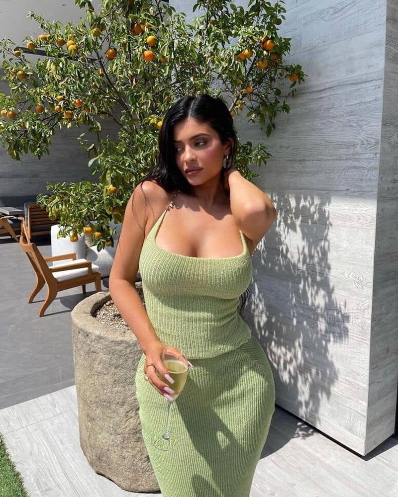 Xxx Kylie Jenner - PHOTO) Kylie Jenner gets trolled for her 'Nude', 'Bloody Picture'; check  out netizens reaction