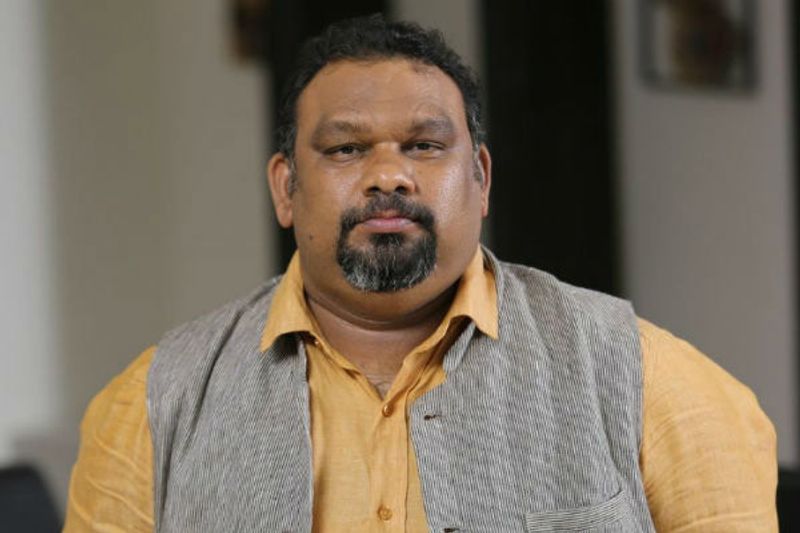 Comedian Prudhvi raj sensational comments on Kathi Mahesh death