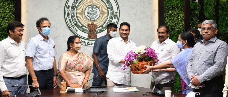 cm jagan conducted review meeting on Horticulture and Sericulture