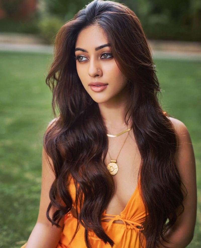 Famous heroine hot photo shoot going viral
