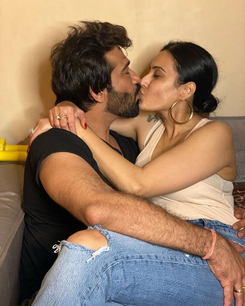 Hindi Bigg Boss 7 contestant Kamya Panjabi kisses husband Shalabh Dang passionately mah