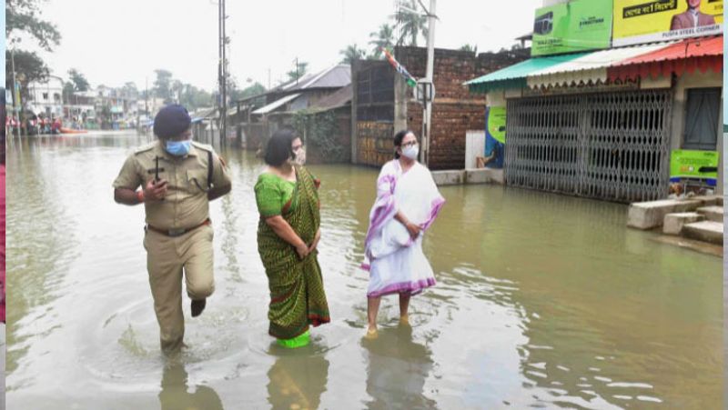 Politics on floods in India, shameful pictures viral on social media