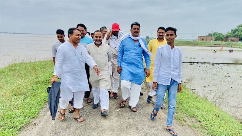 Politics on floods in India, shameful pictures viral on social media