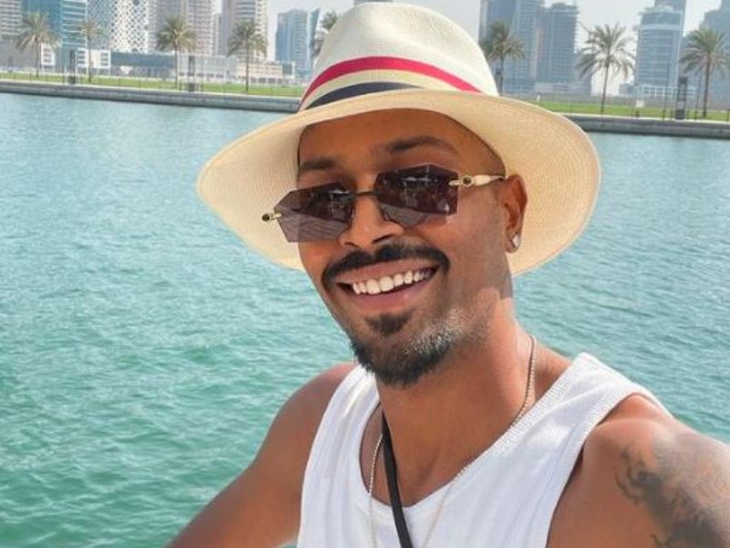 IPL 2021, MI star Hardik Pandya spend quality time with Natasa and agastya at UAE sea beach spb