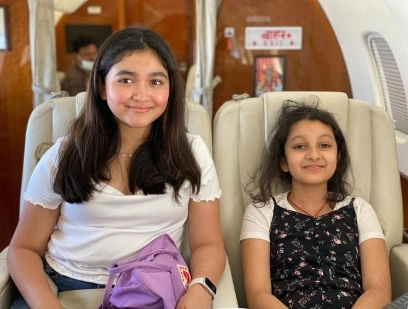 mahesh fly off to goa for family vacation photos viral