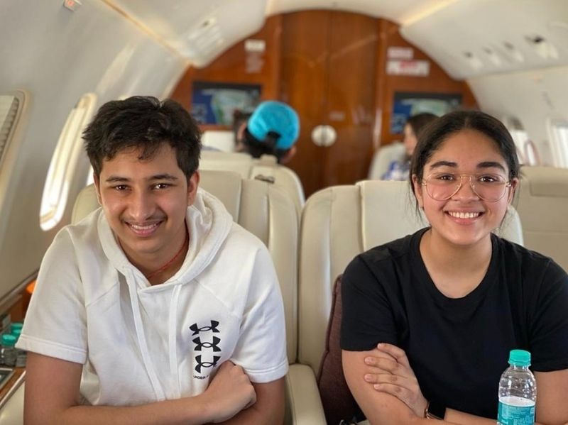 mahesh fly off to goa for family vacation photos viral