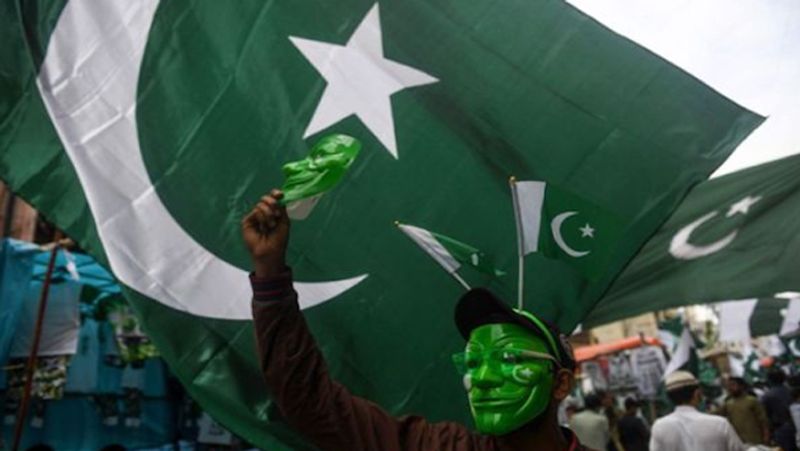 Pakistan Independence Day: See 8 weird photos of celebration on 14th August