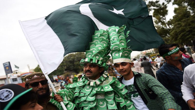 Pakistan Independence Day: See 8 weird photos of celebration on 14th August