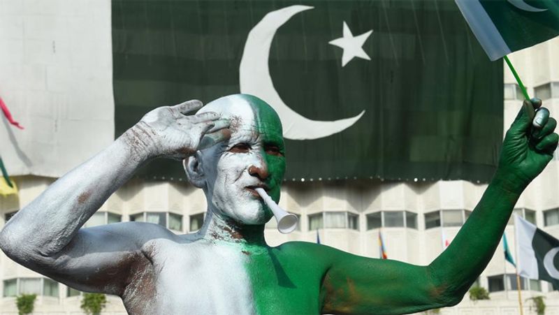 Pakistan Independence Day: See 8 weird photos of celebration on 14th August