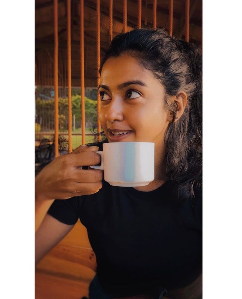 bharathi kannama roshni cute heart melting photos