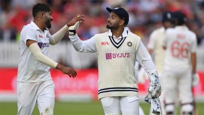 Watch Video Rishabh Pant blocks Virat Kohli for taking review Watch Video Rishabh Pant blocks Virat Kohli for taking review