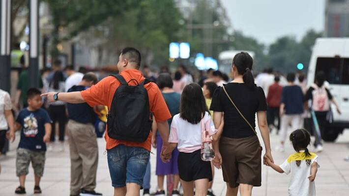 China's population shrink last year in 60 years; what is the reason behind it? China's population shrink last year in 60 years; what is the reason behind it?