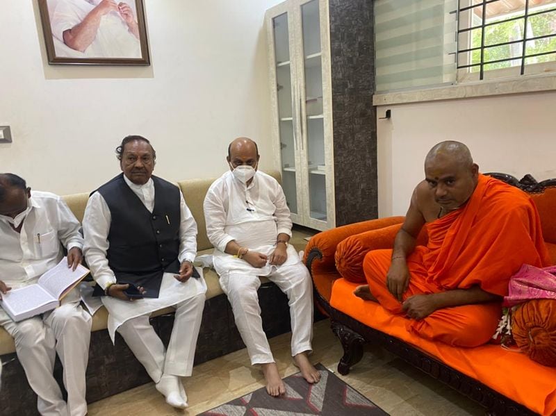 basavaraj bommai Meets Kaginele Shri Niranjanananda puri Swamiji at Bengaluru rbj