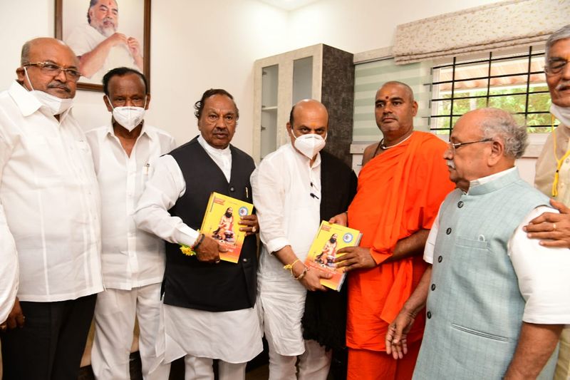 basavaraj bommai Meets Kaginele Shri Niranjanananda puri Swamiji at Bengaluru rbj