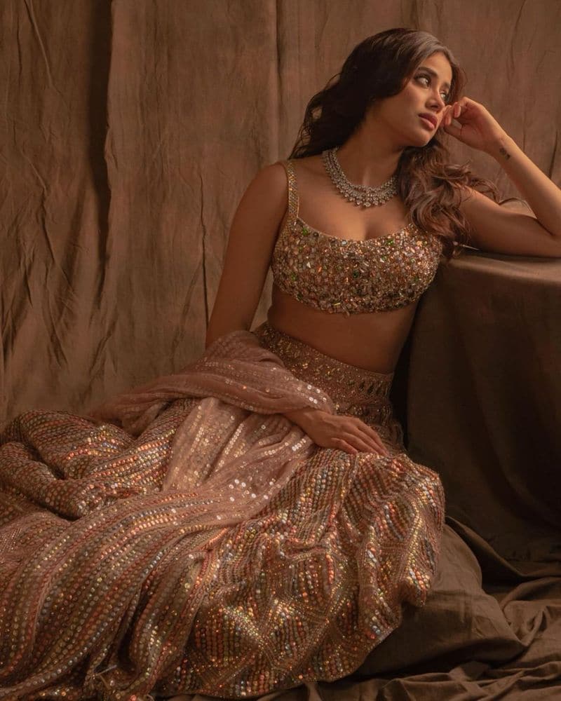 Janhvi Kapoor is stunning hot in latest photoshoot