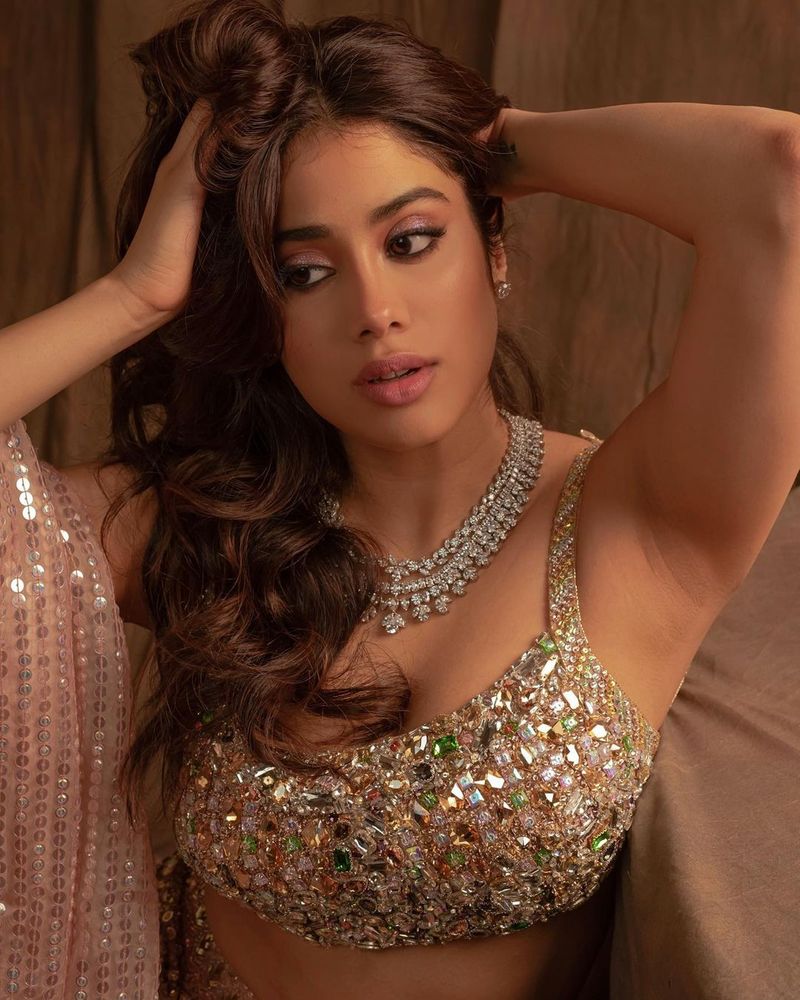 Janhvi Kapoor is stunning hot in latest photoshoot