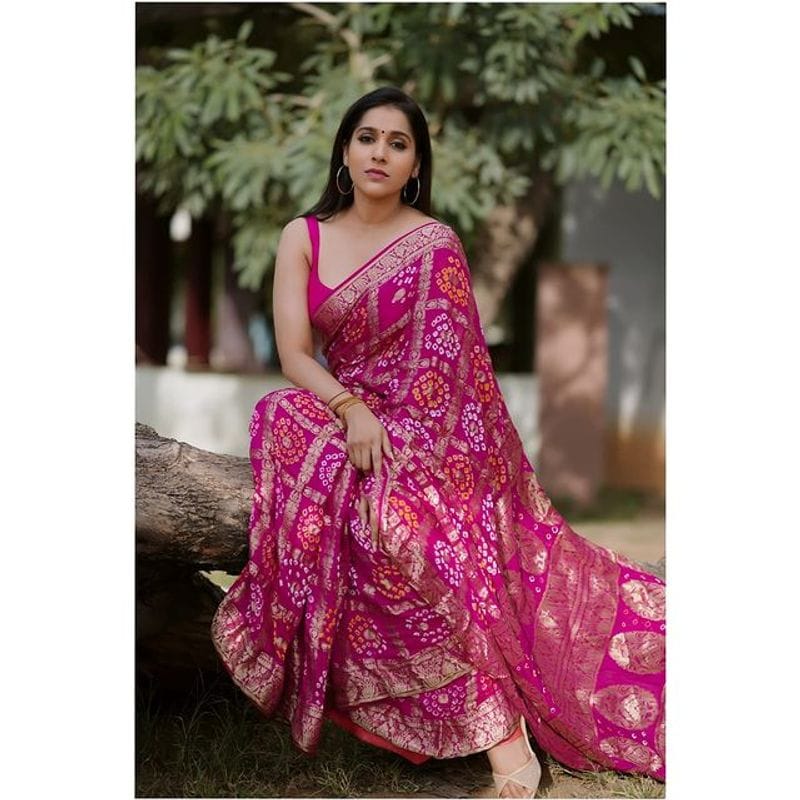 Anchor Rashmi gautam latest pink saree pics