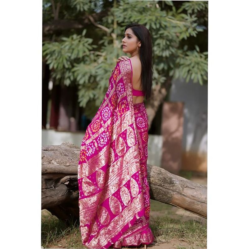 Anchor Rashmi gautam latest pink saree pics