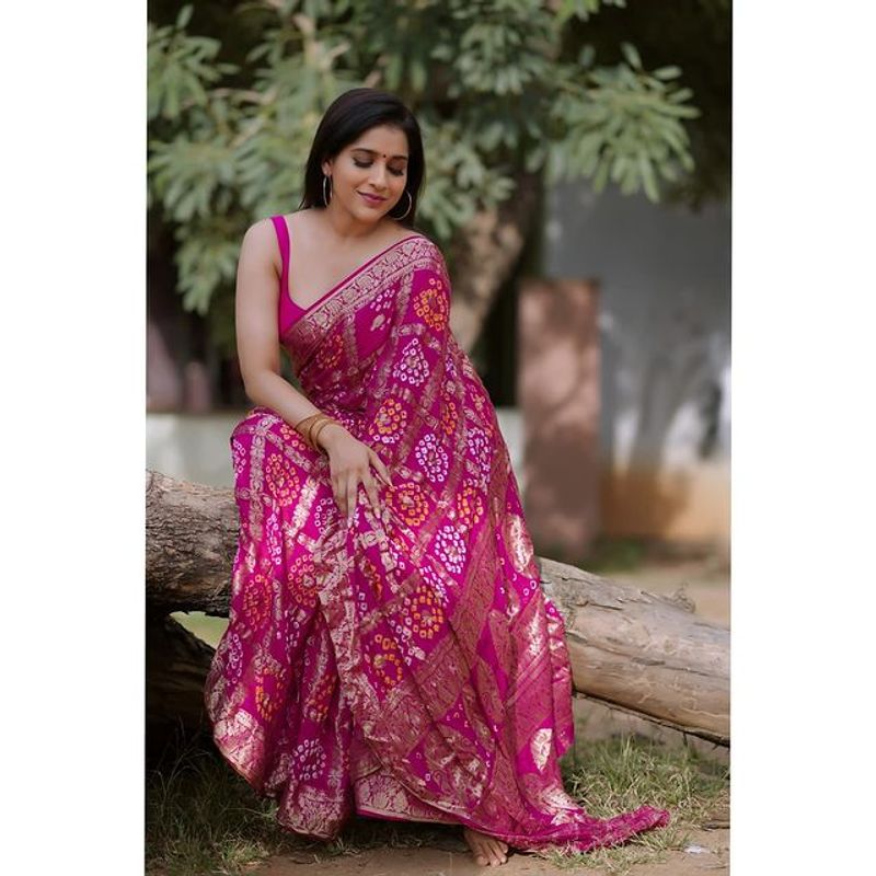 Anchor Rashmi gautam latest pink saree pics