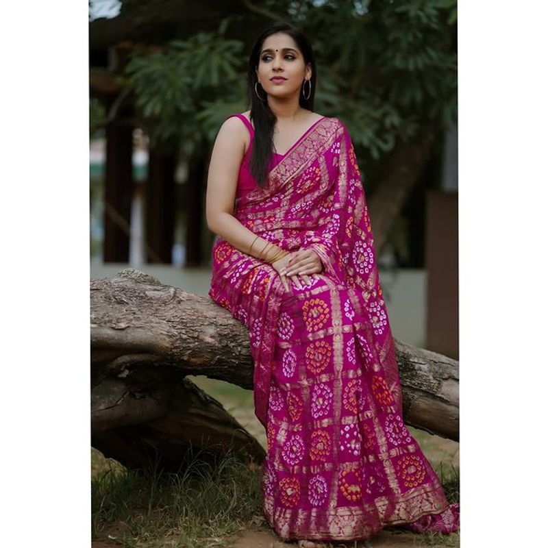 Anchor Rashmi gautam latest pink saree pics
