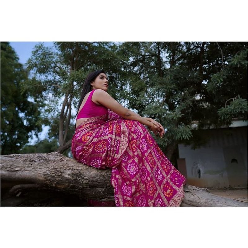 Anchor Rashmi gautam latest pink saree pics