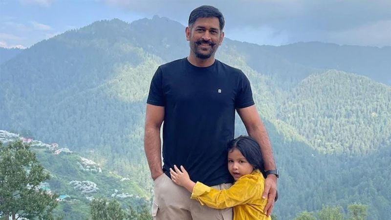 MS Dhoni 1 year of Retirement: see 11 photo when Mahi's news went viral on social media