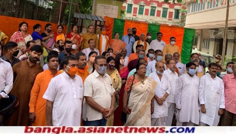 BJP Leader Suvendu Adhikari and Dilip Ghosh hoisted the national flag RTB