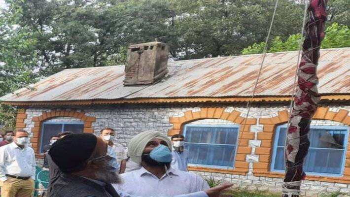 Terrorist father who is a school teacher, hoists tricolor in Jammu and kashmir on Independence day Terrorist father who is a school teacher, hoists tricolor in Jammu and kashmir on Independence day