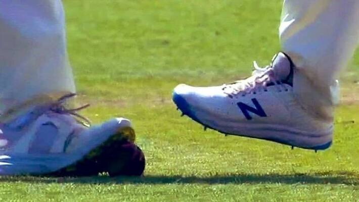 Lords test fans question New way of ball tampering by England against team india ckm Lords test fans question New way of ball tampering by England against team india ckm