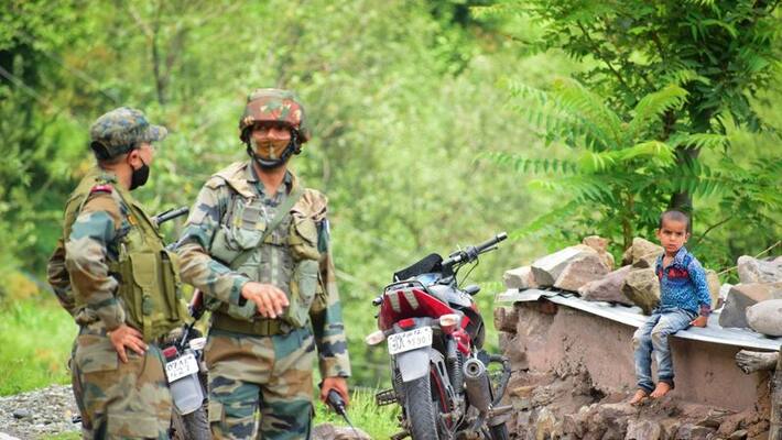 Indian Army shot three terrorists at LOC near Uri, heavy amount of arms and weapons recovered Indian Army shot three terrorists at LOC near Uri, heavy amount of arms and weapons recovered