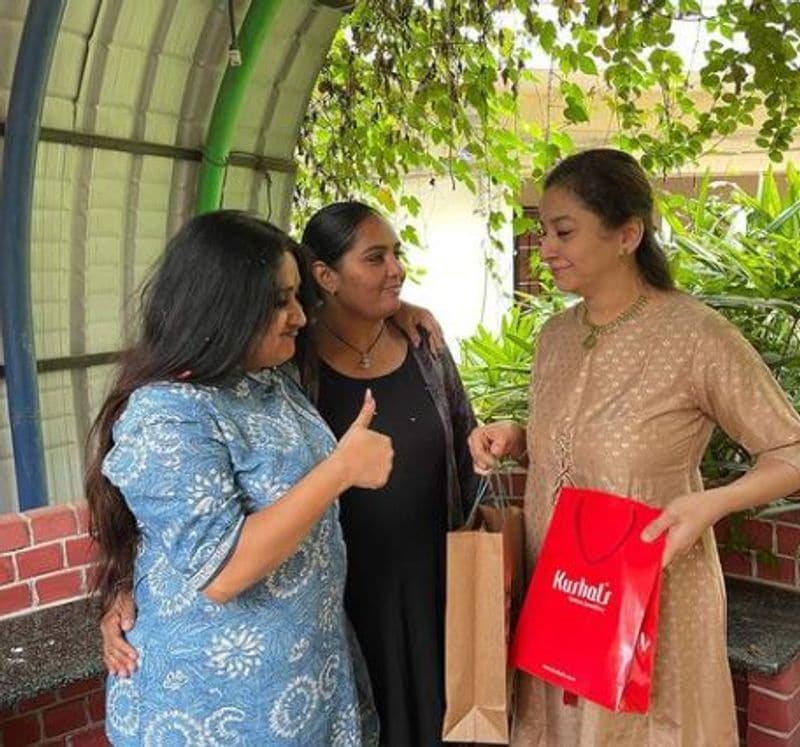 Sudharani celebrates 51st birthday with Malavika Shruti surprise vcs