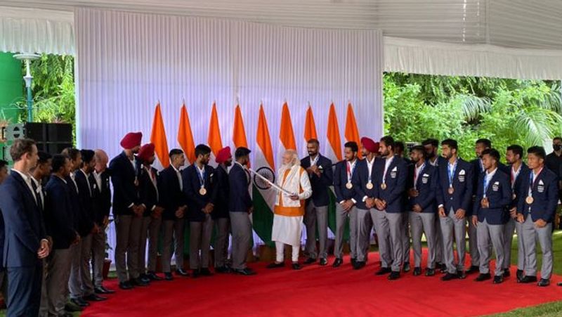 Narendra Modi met the Indian athletes who participated in the Olympics and made India proud