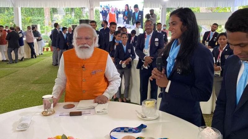 Narendra Modi met the Indian athletes who participated in the Olympics and made India proud