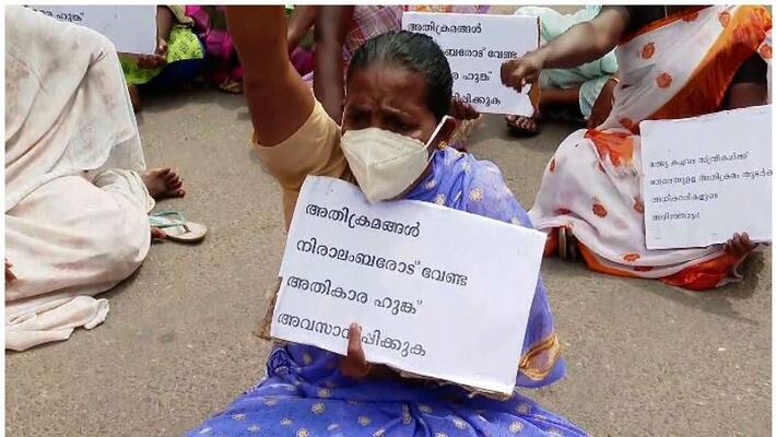 Fishermen protest in Anchuthengu Fishermen protest in Anchuthengu