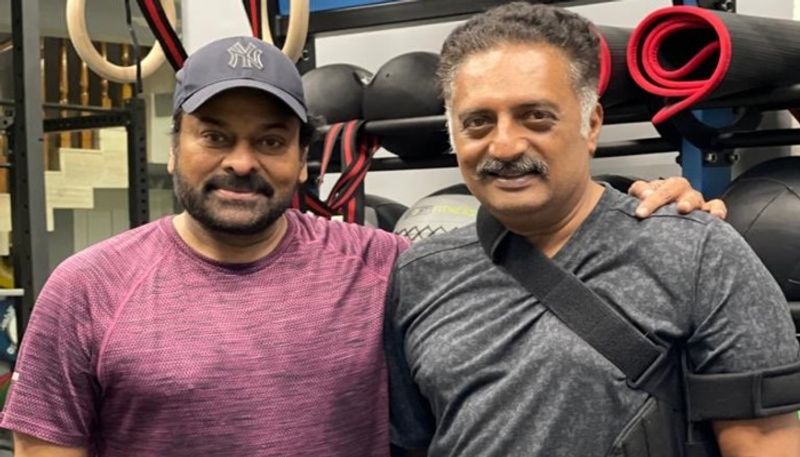 why mega heroes supporting prakash raj when he was criticised pawan kalyan